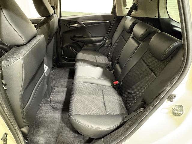 フィットハイブリッド Ｌパッケージ　ナビフルセグＢカメラＥＴＣＬＥＤＡＷ　ナビ＆ＴＶ　地デジフルセグＴＶ　ＵＳＢ　ＤＶＤ再生　バックカメラ　オートクルーズコントロール　ＥＳＣ　ＡＵＴＯエアコン　ＡＢＳ　運転席助手席エアバッグ　キーフリー（30枚目）