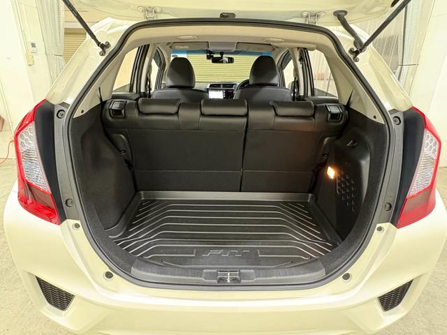 フィットハイブリッド Ｌパッケージ　ナビフルセグＢカメラＥＴＣＬＥＤＡＷ　ナビ＆ＴＶ　地デジフルセグＴＶ　ＵＳＢ　ＤＶＤ再生　バックカメラ　オートクルーズコントロール　ＥＳＣ　ＡＵＴＯエアコン　ＡＢＳ　運転席助手席エアバッグ　キーフリー（31枚目）