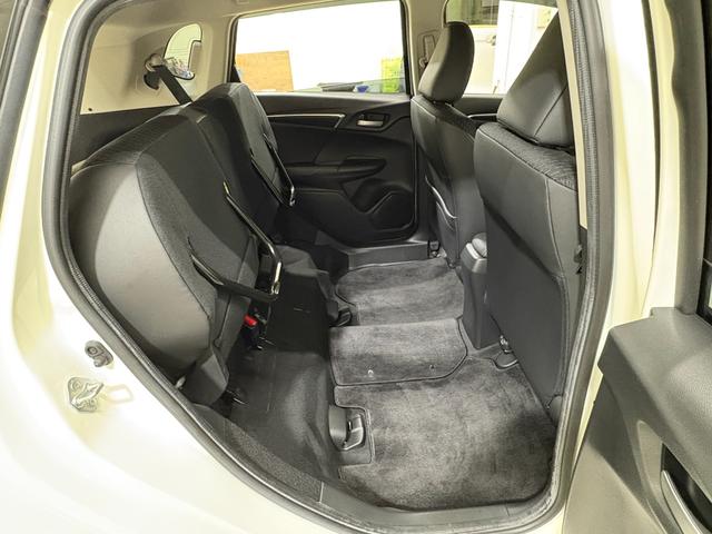 フィットハイブリッド Ｌパッケージ　ナビフルセグＢカメラＥＴＣＬＥＤＡＷ　ナビ＆ＴＶ　地デジフルセグＴＶ　ＵＳＢ　ＤＶＤ再生　バックカメラ　オートクルーズコントロール　ＥＳＣ　ＡＵＴＯエアコン　ＡＢＳ　運転席助手席エアバッグ　キーフリー（33枚目）