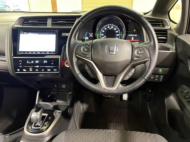 フィットハイブリッド Ｓホンダセンシング　ナビフルセグＢカメラＥＴＣＬＥＤＡＷ　スマ－トキ－　ナビＴＶ　アクティブクルーズコントロール　パワーウインドウ　ドライブレコーダ　サイドエアバック　ＤＶＤ再生　パワーステアリング　ＬＥＤヘッドランプ（12枚目）