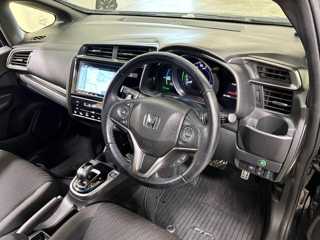 フィットハイブリッド Ｓホンダセンシング　ナビフルセグＢカメラＥＴＣＬＥＤＡＷ　スマ－トキ－　ナビＴＶ　アクティブクルーズコントロール　パワーウインドウ　ドライブレコーダ　サイドエアバック　ＤＶＤ再生　パワーステアリング　ＬＥＤヘッドランプ（13枚目）