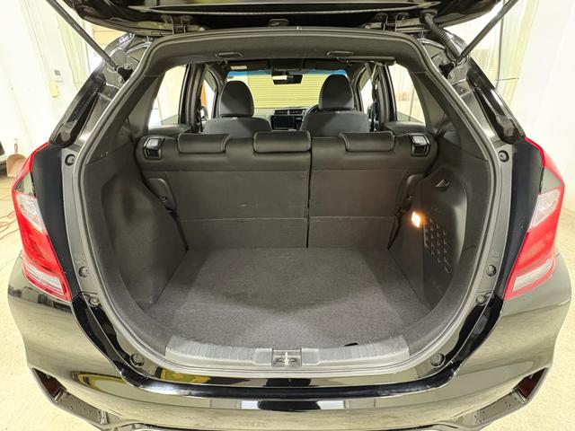 フィットハイブリッド Ｓホンダセンシング　ナビフルセグＢカメラＥＴＣＬＥＤＡＷ　スマ－トキ－　ナビＴＶ　アクティブクルーズコントロール　パワーウインドウ　ドライブレコーダ　サイドエアバック　ＤＶＤ再生　パワーステアリング　ＬＥＤヘッドランプ（31枚目）