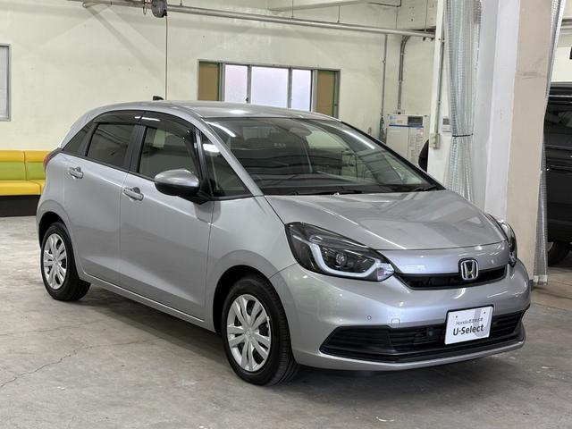 フィット ｅ：ＨＥＶベーシック　ナビＢカメラＥＴＣＬＥＤ　カーテンエアバッグ　ＣＭＢＳ　ＵＳＢポート　Ｒカメ　スマートキー　ＬＥＤヘッド　パワーウインドウ　オートエアコン　ＥＴＣ車載器　クルーズコントロール　エアバッグ　ＡＢＳ（6枚目）