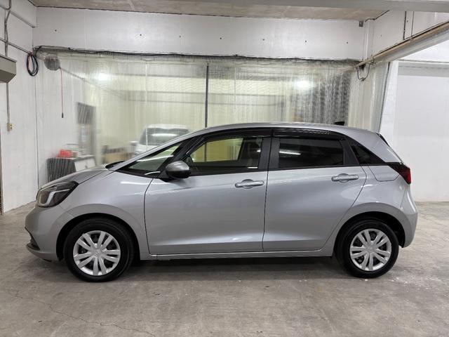 フィット ｅ：ＨＥＶベーシック　ナビＢカメラＥＴＣＬＥＤ　カーテンエアバッグ　ＣＭＢＳ　ＵＳＢポート　Ｒカメ　スマートキー　ＬＥＤヘッド　パワーウインドウ　オートエアコン　ＥＴＣ車載器　クルーズコントロール　エアバッグ　ＡＢＳ（8枚目）