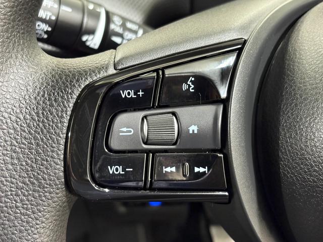 フィット ｅ：ＨＥＶベーシック　ナビＢカメラＥＴＣＬＥＤ　カーテンエアバッグ　ＣＭＢＳ　ＵＳＢポート　Ｒカメ　スマートキー　ＬＥＤヘッド　パワーウインドウ　オートエアコン　ＥＴＣ車載器　クルーズコントロール　エアバッグ　ＡＢＳ（22枚目）