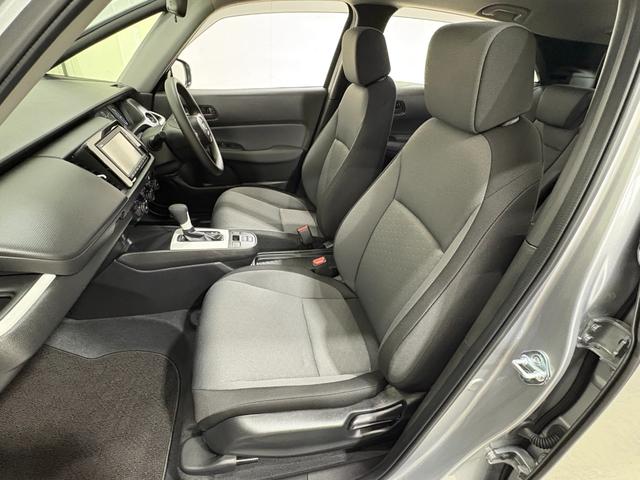 フィット ｅ：ＨＥＶベーシック　ナビＢカメラＥＴＣＬＥＤ　カーテンエアバッグ　ＣＭＢＳ　ＵＳＢポート　Ｒカメ　スマートキー　ＬＥＤヘッド　パワーウインドウ　オートエアコン　ＥＴＣ車載器　クルーズコントロール　エアバッグ　ＡＢＳ（27枚目）