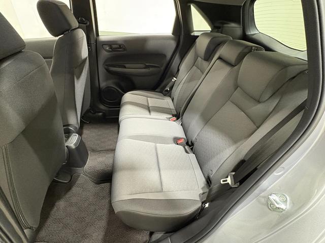 フィット ｅ：ＨＥＶベーシック　ナビＢカメラＥＴＣＬＥＤ　カーテンエアバッグ　ＣＭＢＳ　ＵＳＢポート　Ｒカメ　スマートキー　ＬＥＤヘッド　パワーウインドウ　オートエアコン　ＥＴＣ車載器　クルーズコントロール　エアバッグ　ＡＢＳ（28枚目）