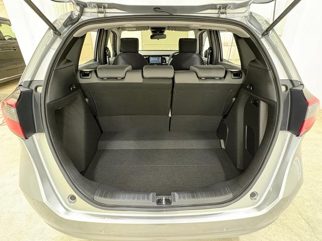 フィット ｅ：ＨＥＶベーシック　ナビＢカメラＥＴＣＬＥＤ　カーテンエアバッグ　ＣＭＢＳ　ＵＳＢポート　Ｒカメ　スマートキー　ＬＥＤヘッド　パワーウインドウ　オートエアコン　ＥＴＣ車載器　クルーズコントロール　エアバッグ　ＡＢＳ（29枚目）