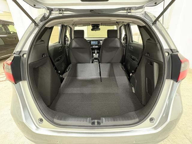 フィット ｅ：ＨＥＶベーシック　ナビＢカメラＥＴＣＬＥＤ　カーテンエアバッグ　ＣＭＢＳ　ＵＳＢポート　Ｒカメ　スマートキー　ＬＥＤヘッド　パワーウインドウ　オートエアコン　ＥＴＣ車載器　クルーズコントロール　エアバッグ　ＡＢＳ（30枚目）