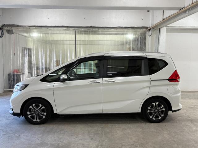 フリード＋ クロスター　ナビフルセグＢカメラＥＴＣＬＥＤＡＷ　両側パワースライドドア　サイドカーテンエアバック　ＬＥＤライト　リヤカメラ　地デジフルセグ　前席シートヒーター　ＶＳＡ　ドライブレコーダー　ＵＳＢ接続　クルコン（8枚目）