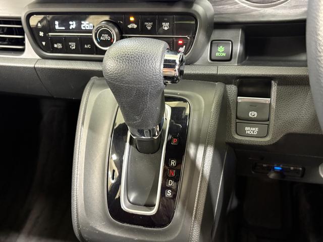 N-ONE プレミアム ナビフルセグBカメラETCLEDAW USBポート 衝突軽減 DVD再生 ESC コーナーセンサー シ-トヒ-タ- バックカメラ カーテンエアバック ナビTV スマートキー AAC ABS キーレス(18枚目)