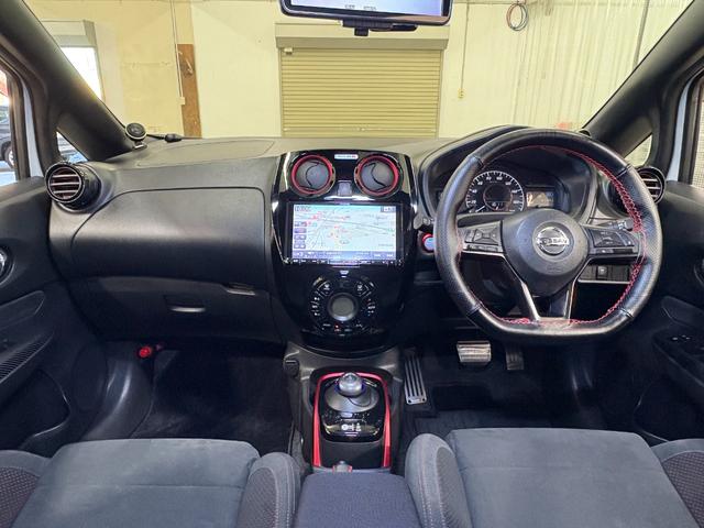 ノート ｅ－パワーニスモ　ナビフルセグアラウンドビューモニターＥＴＣＬＥＤＡＷ　ＬＥＤランプ　地デジ　横滑り防止機能　クルコン　ＤＶＤ　フルオートエアコン　スマートキープッシュスタート　Ｗエアバッグ　キーフリー　ドラレコ（3枚目）