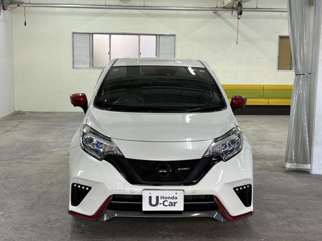 ノート ｅ－パワーニスモ　ナビフルセグアラウンドビューモニターＥＴＣＬＥＤＡＷ　ＬＥＤランプ　地デジ　横滑り防止機能　クルコン　ＤＶＤ　フルオートエアコン　スマートキープッシュスタート　Ｗエアバッグ　キーフリー　ドラレコ（5枚目）