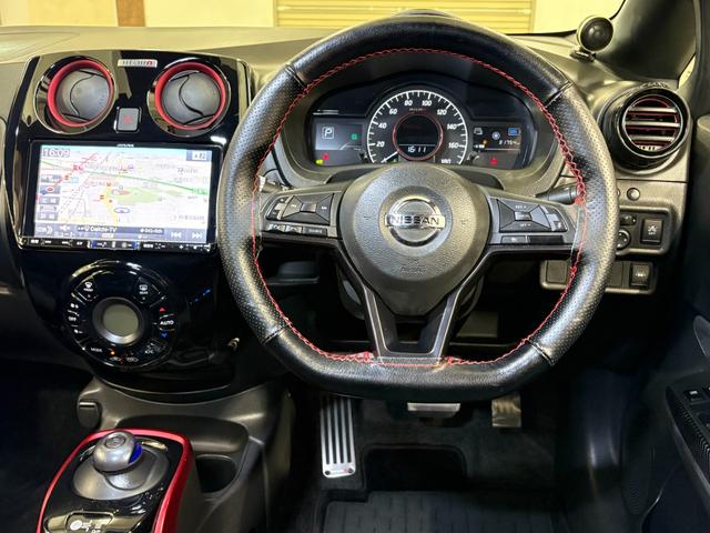 ノート ｅ－パワーニスモ　ナビフルセグアラウンドビューモニターＥＴＣＬＥＤＡＷ　ＬＥＤランプ　地デジ　横滑り防止機能　クルコン　ＤＶＤ　フルオートエアコン　スマートキープッシュスタート　Ｗエアバッグ　キーフリー　ドラレコ（12枚目）