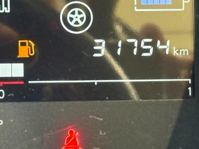 ノート ｅ－パワーニスモ　ナビフルセグアラウンドビューモニターＥＴＣＬＥＤＡＷ　ＬＥＤランプ　地デジ　横滑り防止機能　クルコン　ＤＶＤ　フルオートエアコン　スマートキープッシュスタート　Ｗエアバッグ　キーフリー　ドラレコ（14枚目）