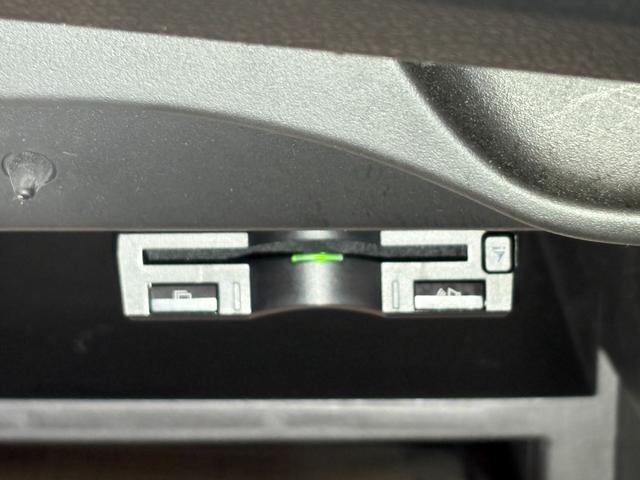 ノート ｅ－パワーニスモ　ナビフルセグアラウンドビューモニターＥＴＣＬＥＤＡＷ　ＬＥＤランプ　地デジ　横滑り防止機能　クルコン　ＤＶＤ　フルオートエアコン　スマートキープッシュスタート　Ｗエアバッグ　キーフリー　ドラレコ（20枚目）