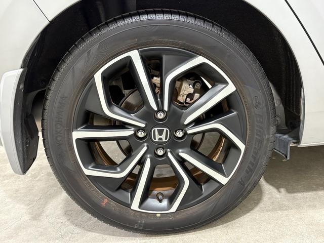 フィット ネス　ナビフルセグＢカメラＬＥＤＡＷ　衝突軽減装置　アイドリングストップ　キーレス　ＶＳＡ　ＬＥＤヘッド　ＤＶＤ再生　ドラレコ　バックカメラ　カーテンエアバック　オートクルーズコントロール　地デジフルセグ（11枚目）