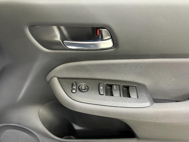 フィット ネス　ナビフルセグＢカメラＬＥＤＡＷ　衝突軽減装置　アイドリングストップ　キーレス　ＶＳＡ　ＬＥＤヘッド　ＤＶＤ再生　ドラレコ　バックカメラ　カーテンエアバック　オートクルーズコントロール　地デジフルセグ（26枚目）