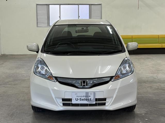 フィットハイブリッド ベースグレード　ナビワンセグＢカメラＥＴＣ　運転席助手席エアバック　ＨＤＤナビ　Ｃコントロール　キーレスエントリーキー　パワーウィンドウ　ＤＶＤ再生　バックモニター　ＡＵＴＯエアコン　ＡＢＳ　ＰＳ　運転席エアバック（5枚目）