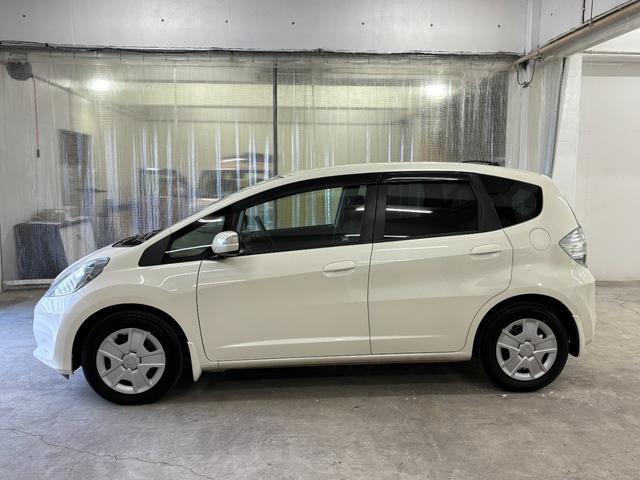 フィットハイブリッド ベースグレード　ナビワンセグＢカメラＥＴＣ　運転席助手席エアバック　ＨＤＤナビ　Ｃコントロール　キーレスエントリーキー　パワーウィンドウ　ＤＶＤ再生　バックモニター　ＡＵＴＯエアコン　ＡＢＳ　ＰＳ　運転席エアバック（8枚目）