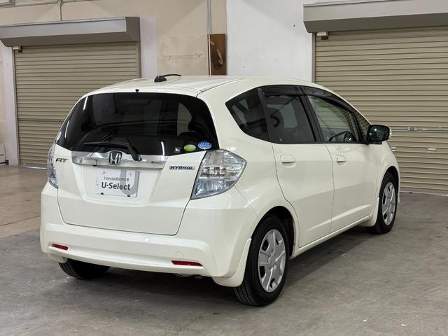 フィットハイブリッド ベースグレード　ナビワンセグＢカメラＥＴＣ　運転席助手席エアバック　ＨＤＤナビ　Ｃコントロール　キーレスエントリーキー　パワーウィンドウ　ＤＶＤ再生　バックモニター　ＡＵＴＯエアコン　ＡＢＳ　ＰＳ　運転席エアバック（9枚目）