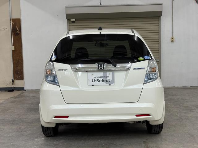 フィットハイブリッド ベースグレード　ナビワンセグＢカメラＥＴＣ　運転席助手席エアバック　ＨＤＤナビ　Ｃコントロール　キーレスエントリーキー　パワーウィンドウ　ＤＶＤ再生　バックモニター　ＡＵＴＯエアコン　ＡＢＳ　ＰＳ　運転席エアバック（10枚目）