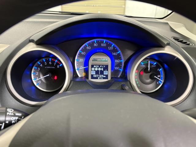 フィットハイブリッド ベースグレード　ナビワンセグＢカメラＥＴＣ　運転席助手席エアバック　ＨＤＤナビ　Ｃコントロール　キーレスエントリーキー　パワーウィンドウ　ＤＶＤ再生　バックモニター　ＡＵＴＯエアコン　ＡＢＳ　ＰＳ　運転席エアバック（14枚目）