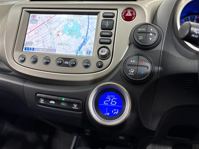 フィットハイブリッド ベースグレード　ナビワンセグＢカメラＥＴＣ　運転席助手席エアバック　ＨＤＤナビ　Ｃコントロール　キーレスエントリーキー　パワーウィンドウ　ＤＶＤ再生　バックモニター　ＡＵＴＯエアコン　ＡＢＳ　ＰＳ　運転席エアバック（18枚目）