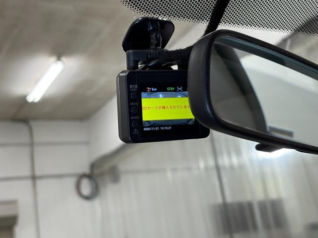 フィットハイブリッド ベースグレード　ナビワンセグＢカメラＥＴＣ　運転席助手席エアバック　ＨＤＤナビ　Ｃコントロール　キーレスエントリーキー　パワーウィンドウ　ＤＶＤ再生　バックモニター　ＡＵＴＯエアコン　ＡＢＳ　ＰＳ　運転席エアバック（22枚目）