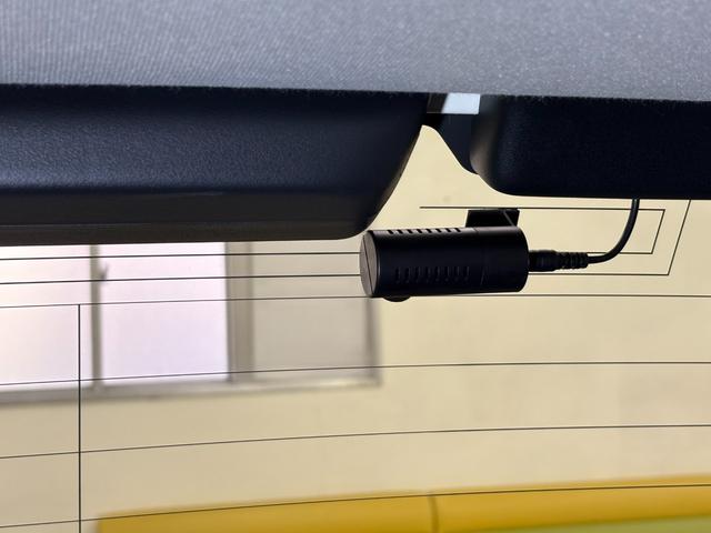 フィットハイブリッド ベースグレード　ナビワンセグＢカメラＥＴＣ　運転席助手席エアバック　ＨＤＤナビ　Ｃコントロール　キーレスエントリーキー　パワーウィンドウ　ＤＶＤ再生　バックモニター　ＡＵＴＯエアコン　ＡＢＳ　ＰＳ　運転席エアバック（23枚目）