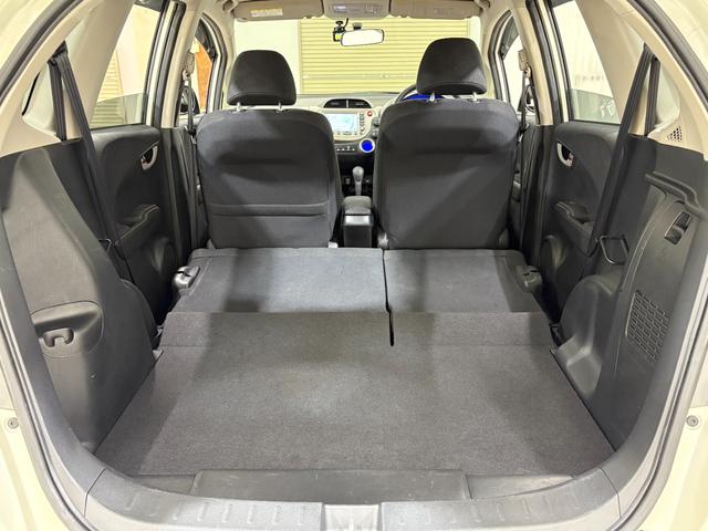 フィットハイブリッド ベースグレード　ナビワンセグＢカメラＥＴＣ　運転席助手席エアバック　ＨＤＤナビ　Ｃコントロール　キーレスエントリーキー　パワーウィンドウ　ＤＶＤ再生　バックモニター　ＡＵＴＯエアコン　ＡＢＳ　ＰＳ　運転席エアバック（31枚目）