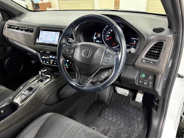 ヴェゼル ハイブリッドＲＳ・ホンダセンシング　ナビフルセグＢカメラＥＴＣＬＥＤＡＷ　ＥＴＣ付　サイドＳＲＳ　Ｒカメ　フルオートエアコン　ＵＳＢ接続　両席エアバック　スマキー　オートクルーズコントロール　衝突軽減ブレーキシステム　ＴＶナビ　ＡＢＳ（13枚目）