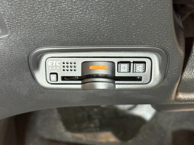 ヴェゼル ハイブリッドＲＳ・ホンダセンシング　ナビフルセグＢカメラＥＴＣＬＥＤＡＷ　ＥＴＣ付　サイドＳＲＳ　Ｒカメ　フルオートエアコン　ＵＳＢ接続　両席エアバック　スマキー　オートクルーズコントロール　衝突軽減ブレーキシステム　ＴＶナビ　ＡＢＳ（21枚目）