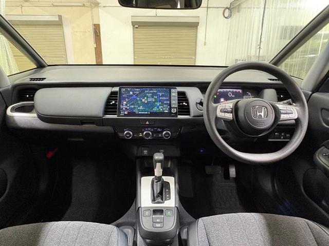 フィット ホーム　ナビフルセグＢカメラＥＴＣＬＥＤ　衝突軽減ブレーキ　リアカメ　ＬＥＤライト　クリアランスソナー　フルセグＴＶ　ドラレコ　エアバッグ　ｉストップ　スマ－トキ－　ＥＴＣ車載器　Ｗエアバック　ＵＳＢポート（3枚目）