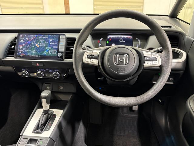 フィット ホーム　ナビフルセグＢカメラＥＴＣＬＥＤ　衝突軽減ブレーキ　リアカメ　ＬＥＤライト　クリアランスソナー　フルセグＴＶ　ドラレコ　エアバッグ　ｉストップ　スマ－トキ－　ＥＴＣ車載器　Ｗエアバック　ＵＳＢポート（12枚目）