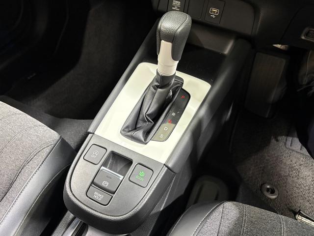 フィット ホーム　ナビフルセグＢカメラＥＴＣＬＥＤ　衝突軽減ブレーキ　リアカメ　ＬＥＤライト　クリアランスソナー　フルセグＴＶ　ドラレコ　エアバッグ　ｉストップ　スマ－トキ－　ＥＴＣ車載器　Ｗエアバック　ＵＳＢポート（19枚目）