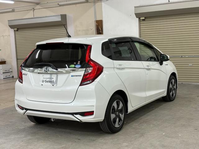 フィットハイブリッド Ｌホンダセンシング　ナビフルセグＢカメラＥＴＣＬＥＤ　軽減ブレーキ　Ｒカメ　サイドＳＲＳ　横滑り防止　ドライブレコーダー　フルセグテレビ　ナビＴＶ　パワーステアリング　オートクルーズ　ＥＴＣ車載器　ＤＶＤ再生　ＡＢＳ（9枚目）
