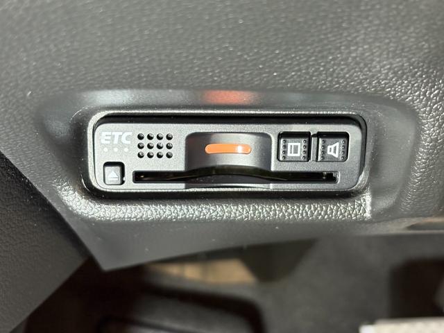 フィットハイブリッド Ｌホンダセンシング　ナビフルセグＢカメラＥＴＣＬＥＤ　軽減ブレーキ　Ｒカメ　サイドＳＲＳ　横滑り防止　ドライブレコーダー　フルセグテレビ　ナビＴＶ　パワーステアリング　オートクルーズ　ＥＴＣ車載器　ＤＶＤ再生　ＡＢＳ（21枚目）