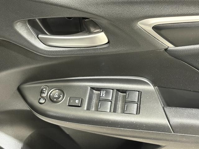 フィットハイブリッド Ｌホンダセンシング　ナビフルセグＢカメラＥＴＣＬＥＤ　軽減ブレーキ　Ｒカメ　サイドＳＲＳ　横滑り防止　ドライブレコーダー　フルセグテレビ　ナビＴＶ　パワーステアリング　オートクルーズ　ＥＴＣ車載器　ＤＶＤ再生　ＡＢＳ（27枚目）