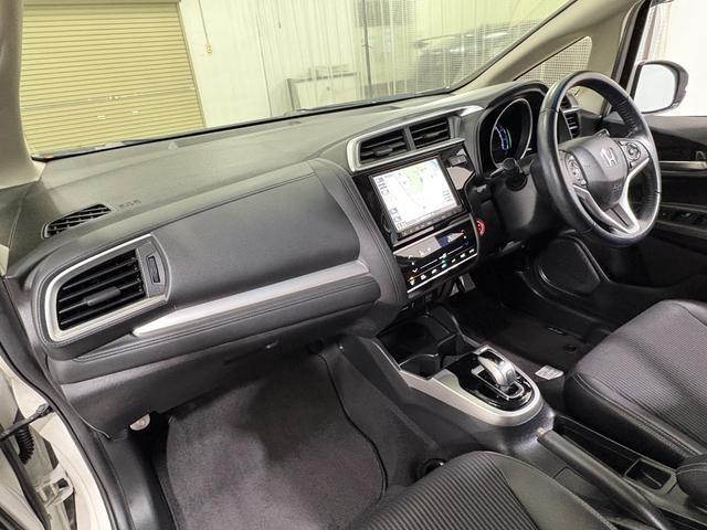 フィットハイブリッド Ｌホンダセンシング　ナビフルセグＢカメラＥＴＣＬＥＤ　軽減ブレーキ　Ｒカメ　サイドＳＲＳ　横滑り防止　ドライブレコーダー　フルセグテレビ　ナビＴＶ　パワーステアリング　オートクルーズ　ＥＴＣ車載器　ＤＶＤ再生　ＡＢＳ（31枚目）