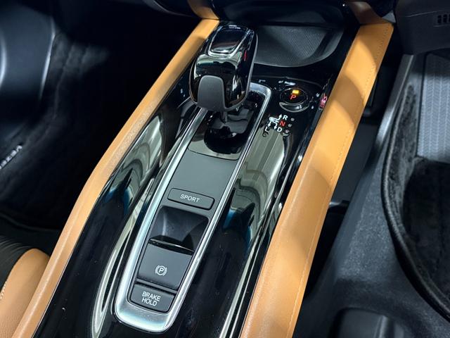 ヴェゼル ハイブリッドＺ・ホンダセンシング　ナビフルセグＢカメラＥＴＣＬＥＤＡＷ　レーダーサポート　フロントカメラ　Ｐセンサー　ＤＶＤ再生機能　横滑り防止システム　バックアイカメラ　シートヒーター付　スマ－トキ－　パワーウィンド　ＵＳＢ接続（19枚目）