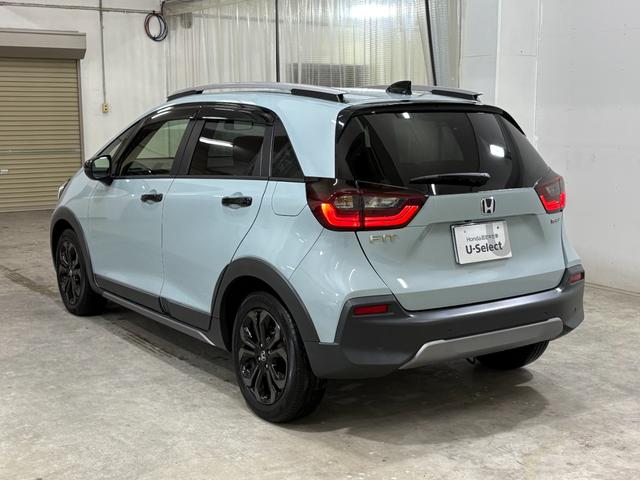 フィット ｅ：ＨＥＶクロスター　ナビフルセグＢカメラＥＴＣＬＥＤＡＷ　衝突回避システム　フルオートエアコン　前後センサー　ＬＥＤランプ　エアバッグ　サイドエアバック　地デジ　オートクルーズコントロール　ＶＳＡ　バックカメラ　ＵＳＢ（2枚目）