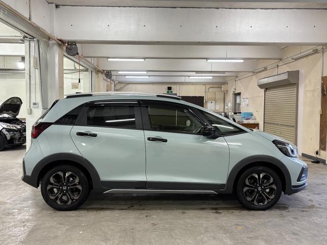 フィット ｅ：ＨＥＶクロスター　ナビフルセグＢカメラＥＴＣＬＥＤＡＷ　衝突回避システム　フルオートエアコン　前後センサー　ＬＥＤランプ　エアバッグ　サイドエアバック　地デジ　オートクルーズコントロール　ＶＳＡ　バックカメラ　ＵＳＢ（7枚目）