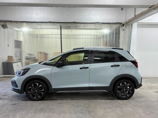 フィット ｅ：ＨＥＶクロスター　ナビフルセグＢカメラＥＴＣＬＥＤＡＷ　衝突回避システム　フルオートエアコン　前後センサー　ＬＥＤランプ　エアバッグ　サイドエアバック　地デジ　オートクルーズコントロール　ＶＳＡ　バックカメラ　ＵＳＢ（8枚目）