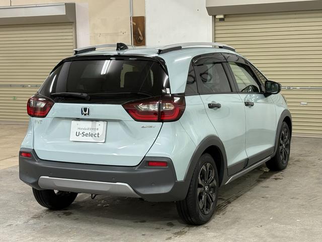 フィット ｅ：ＨＥＶクロスター　ナビフルセグＢカメラＥＴＣＬＥＤＡＷ　衝突回避システム　フルオートエアコン　前後センサー　ＬＥＤランプ　エアバッグ　サイドエアバック　地デジ　オートクルーズコントロール　ＶＳＡ　バックカメラ　ＵＳＢ（9枚目）