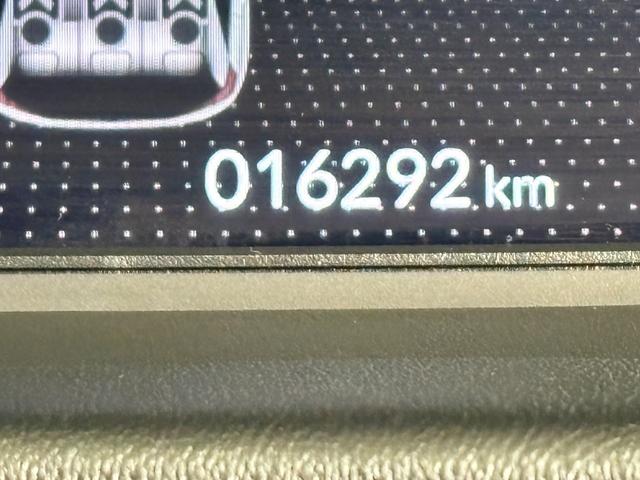 フィット ｅ：ＨＥＶクロスター　ナビフルセグＢカメラＥＴＣＬＥＤＡＷ　衝突回避システム　フルオートエアコン　前後センサー　ＬＥＤランプ　エアバッグ　サイドエアバック　地デジ　オートクルーズコントロール　ＶＳＡ　バックカメラ　ＵＳＢ（13枚目）