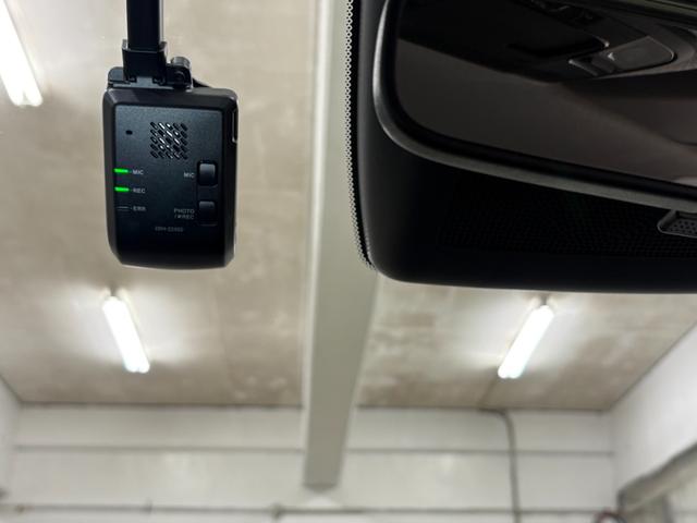 フィット ｅ：ＨＥＶクロスター　ナビフルセグＢカメラＥＴＣＬＥＤＡＷ　衝突回避システム　フルオートエアコン　前後センサー　ＬＥＤランプ　エアバッグ　サイドエアバック　地デジ　オートクルーズコントロール　ＶＳＡ　バックカメラ　ＵＳＢ（25枚目）