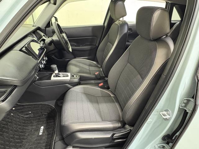 フィット ｅ：ＨＥＶクロスター　ナビフルセグＢカメラＥＴＣＬＥＤＡＷ　衝突回避システム　フルオートエアコン　前後センサー　ＬＥＤランプ　エアバッグ　サイドエアバック　地デジ　オートクルーズコントロール　ＶＳＡ　バックカメラ　ＵＳＢ（30枚目）