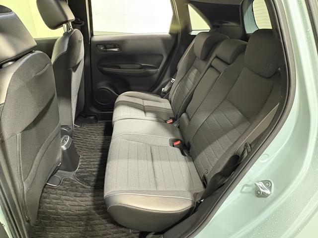 フィット ｅ：ＨＥＶクロスター　ナビフルセグＢカメラＥＴＣＬＥＤＡＷ　衝突回避システム　フルオートエアコン　前後センサー　ＬＥＤランプ　エアバッグ　サイドエアバック　地デジ　オートクルーズコントロール　ＶＳＡ　バックカメラ　ＵＳＢ（31枚目）