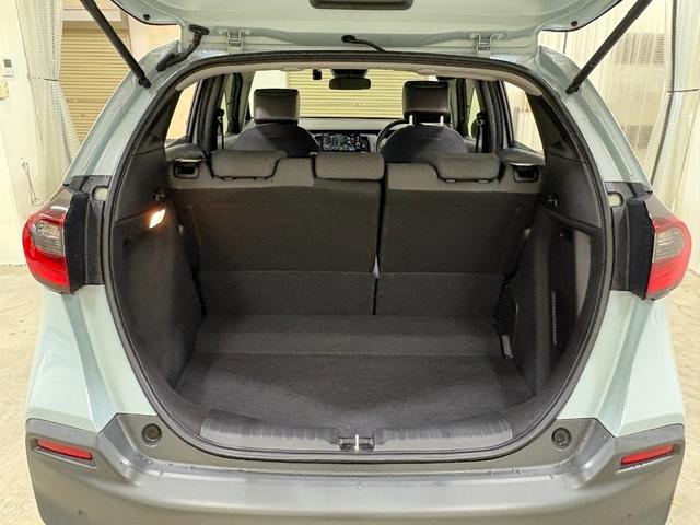 フィット ｅ：ＨＥＶクロスター　ナビフルセグＢカメラＥＴＣＬＥＤＡＷ　衝突回避システム　フルオートエアコン　前後センサー　ＬＥＤランプ　エアバッグ　サイドエアバック　地デジ　オートクルーズコントロール　ＶＳＡ　バックカメラ　ＵＳＢ（32枚目）